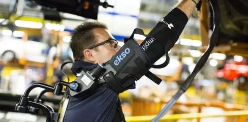 有了這款外骨骼穿戴設備，工人們工作起來「省心又省力」